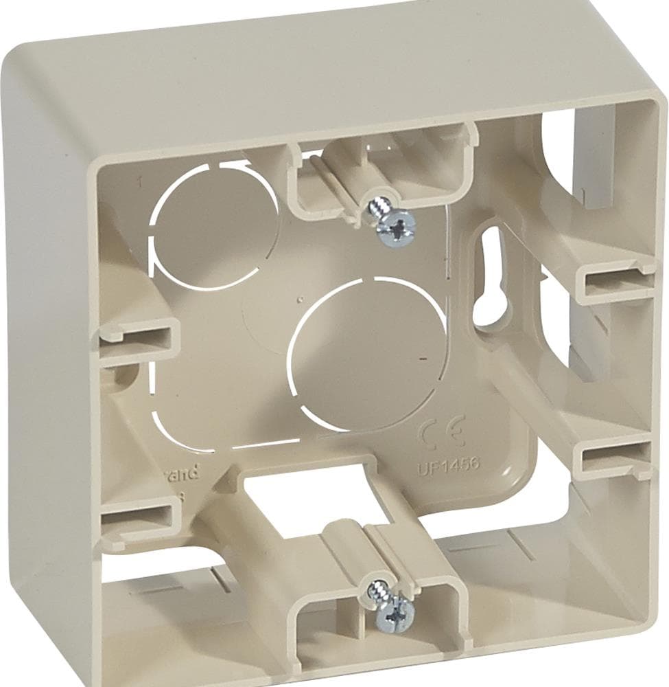 Кутия за открит монтаж Legrand Niloe IP21 крем