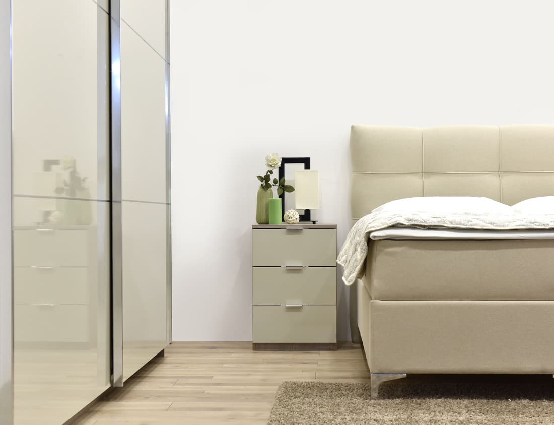 Нощно шкафче Matis Elegance 3F Дъб Нордик + Пясък гланц
