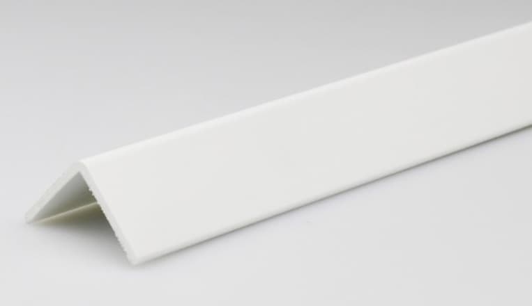 PVC ъглов профил самозалепващ 300x2,5x2,5см бял